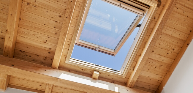 Hitzeschutz mit Dachfenster-Rollos