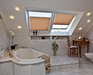 Dachfensterbeschattung mit günstigen Plissees Dachfensterbeschattung mit günstigen Plissees